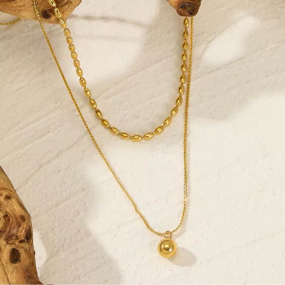 Gold Layered Bead and Pendant Necklace
Stainless Steel